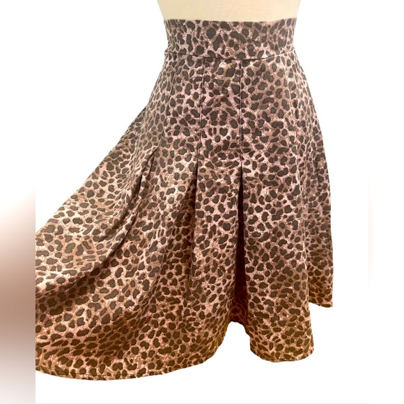 Torrid leopard print skirt; size 2 - Picture 3 of 7